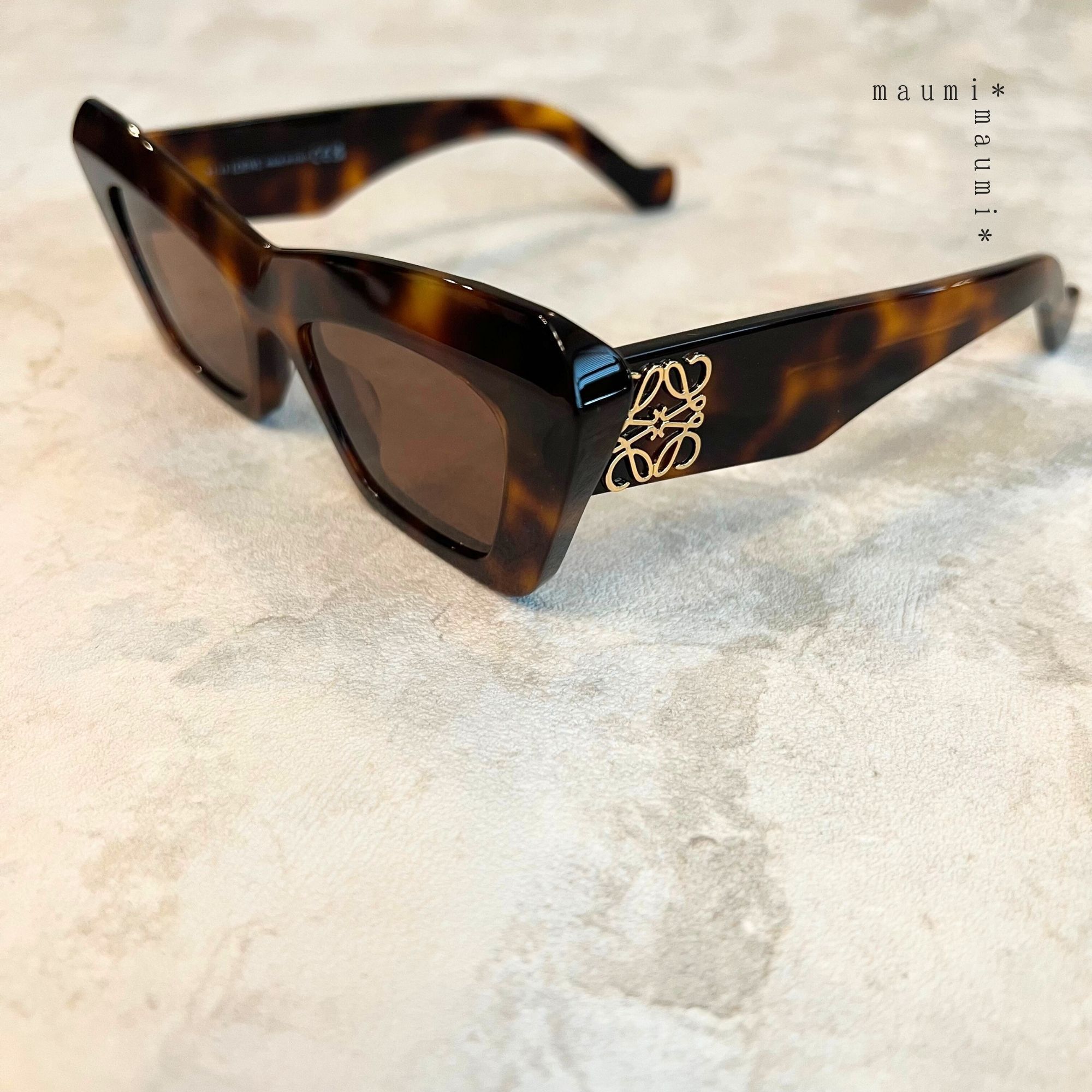 LOEWEロエベ アナグラムロゴ キャッツアイシェイプ サングラス (LOEWE