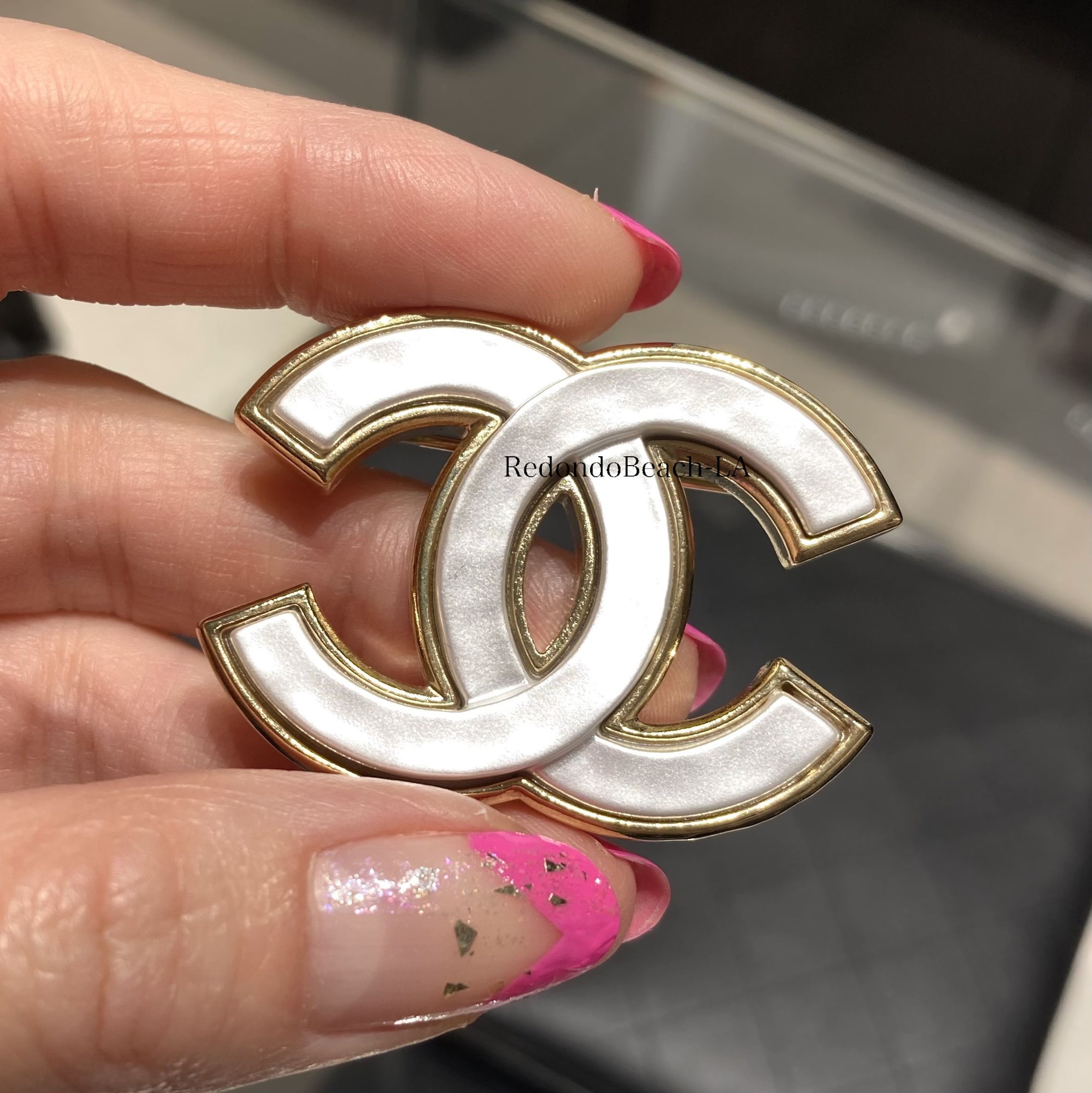 清純ホワイトでエレガント】CHANEL☆ブローチ☆季節限定品 (CHANEL