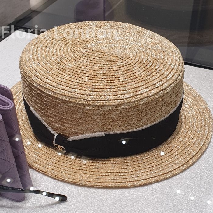 24SS【CHANEL】夏に！ 黒いリボンが上品でかわいい麦わら帽子 (CHANEL