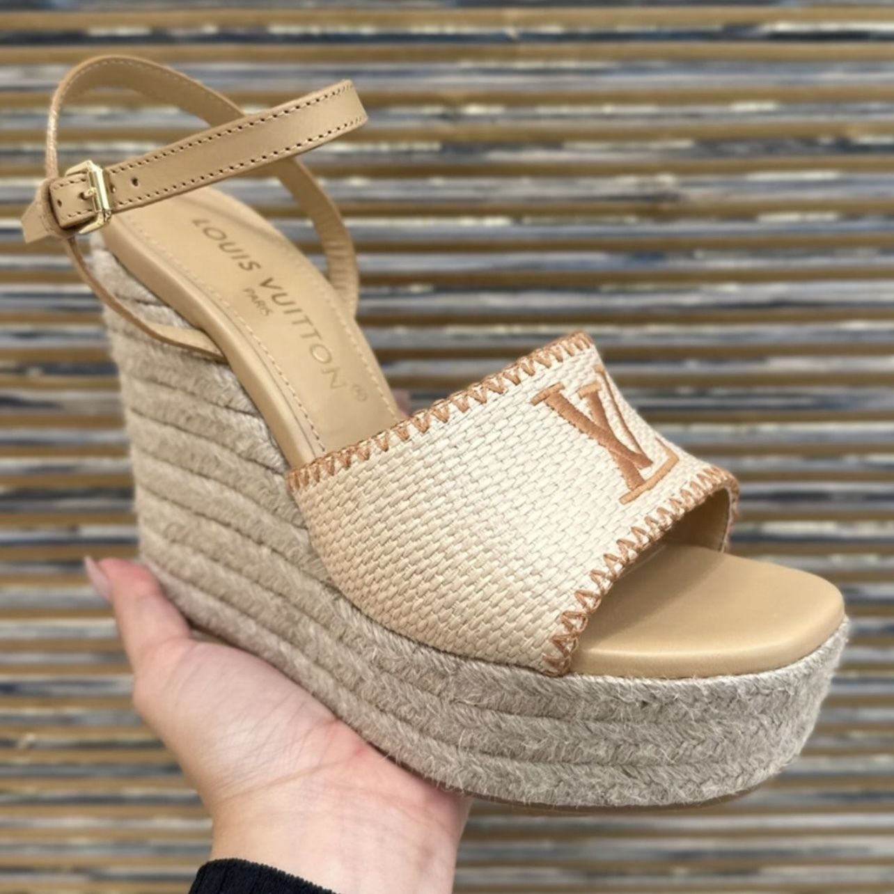 夏の定番ウェッジソール♪】ルイヴィトン サンダル 厚底 (Louis