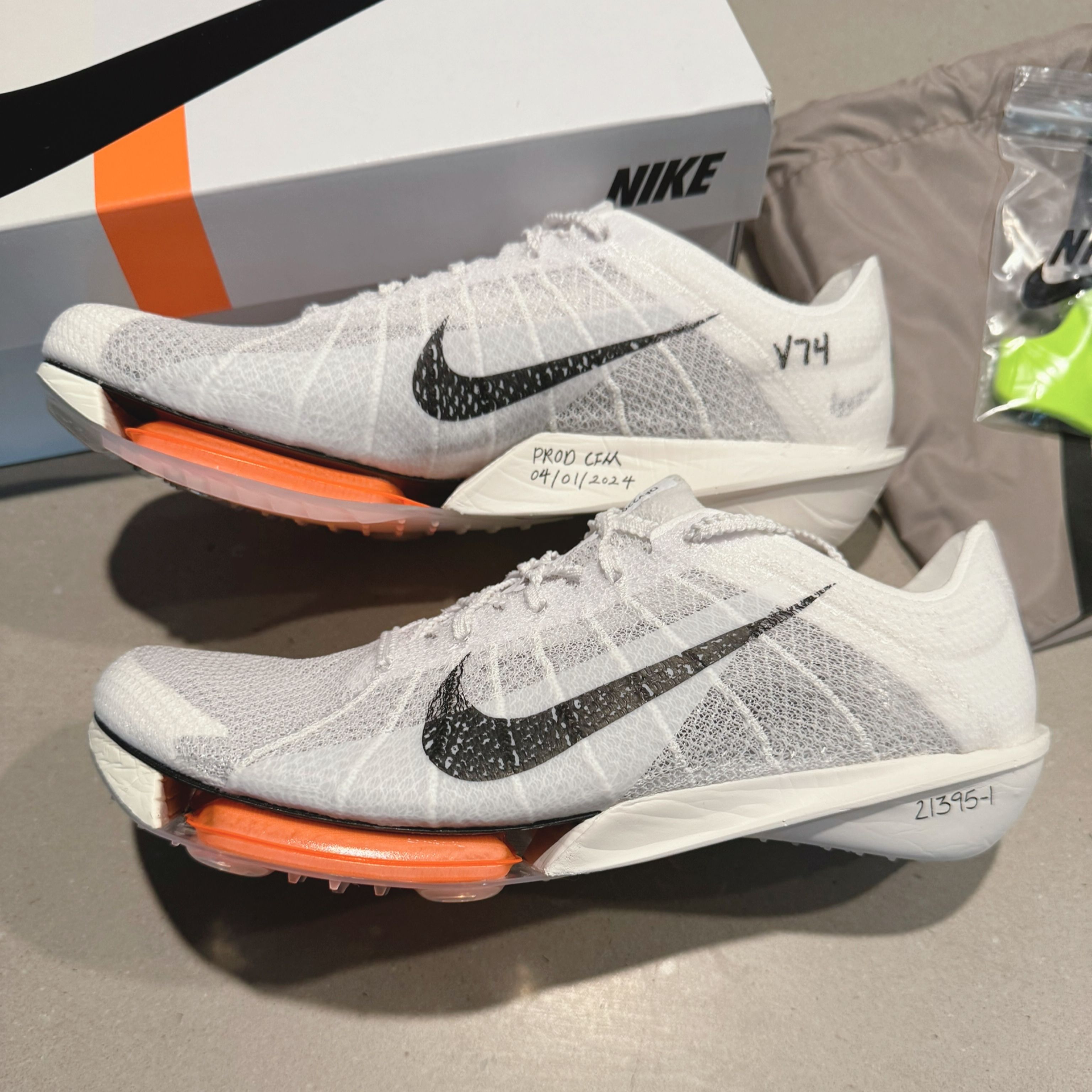 大人気！追跡あり!☆NIKE☆ Air Zoom Victory 2 Proto (Nike/メンズ