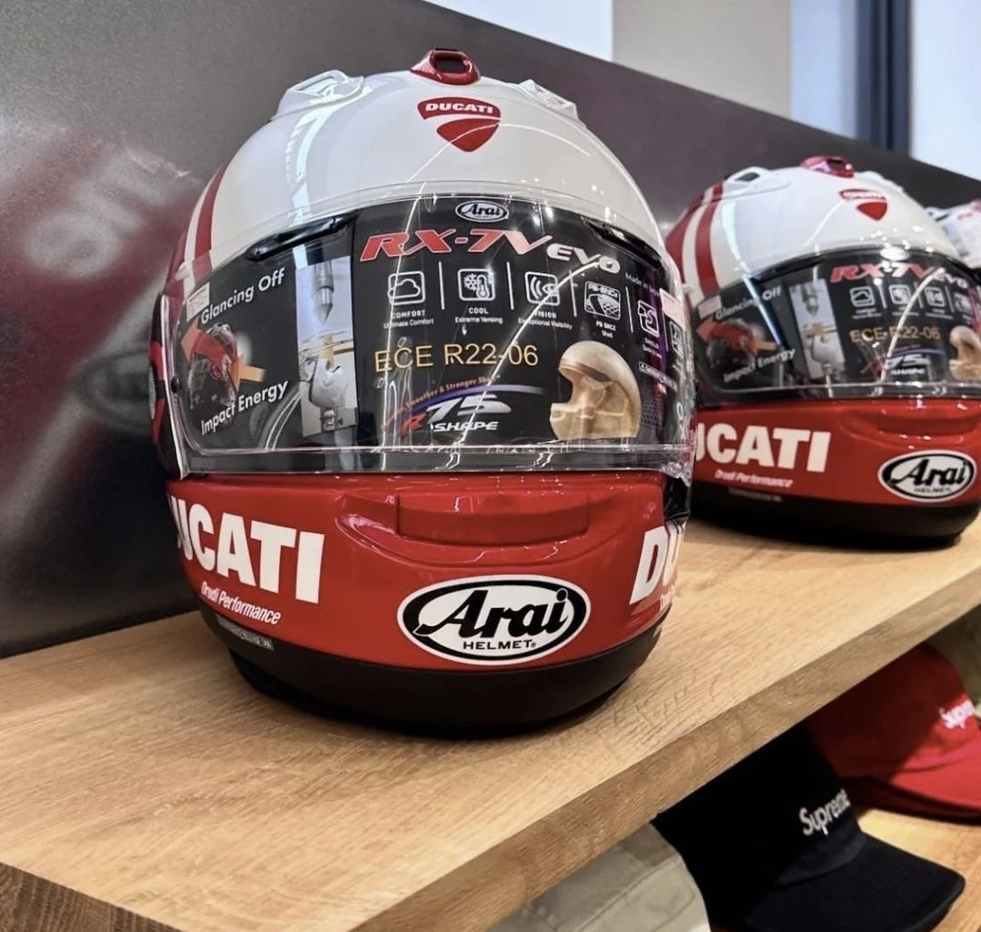 SS24 Supreme Ducati Arai Corsair-X Helmet - ヘルメット (Supreme
