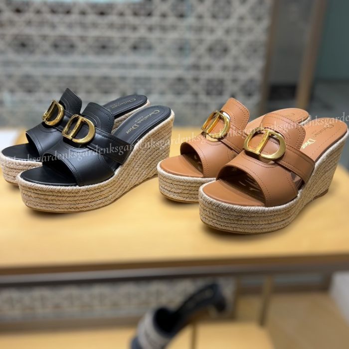 すぐ届く！DIOR 30 Montaigne ウェッジスライド サンダル (Dior