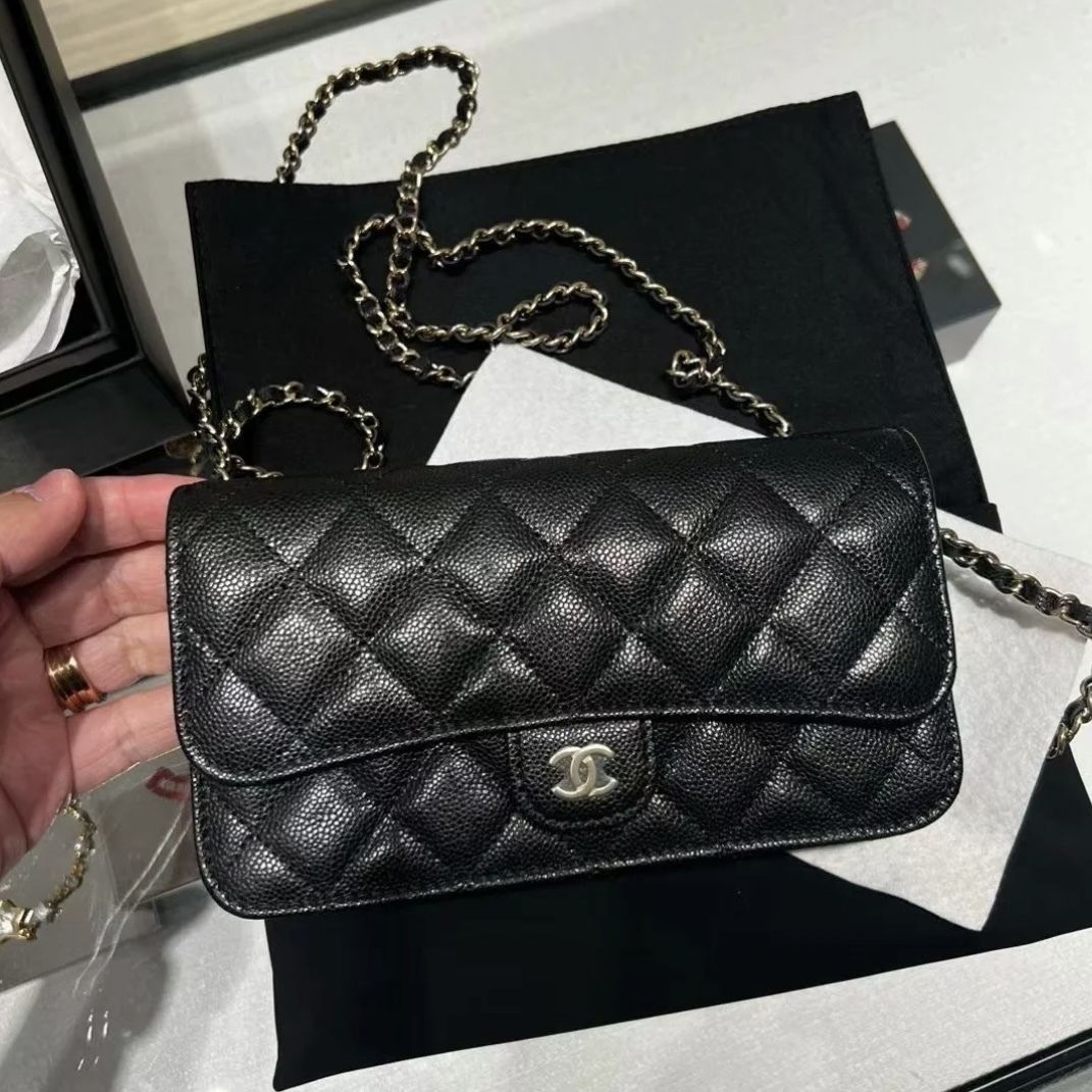 携帯も入る♪お財布一体型！】CHANEL チェーンウォレット (CHANEL