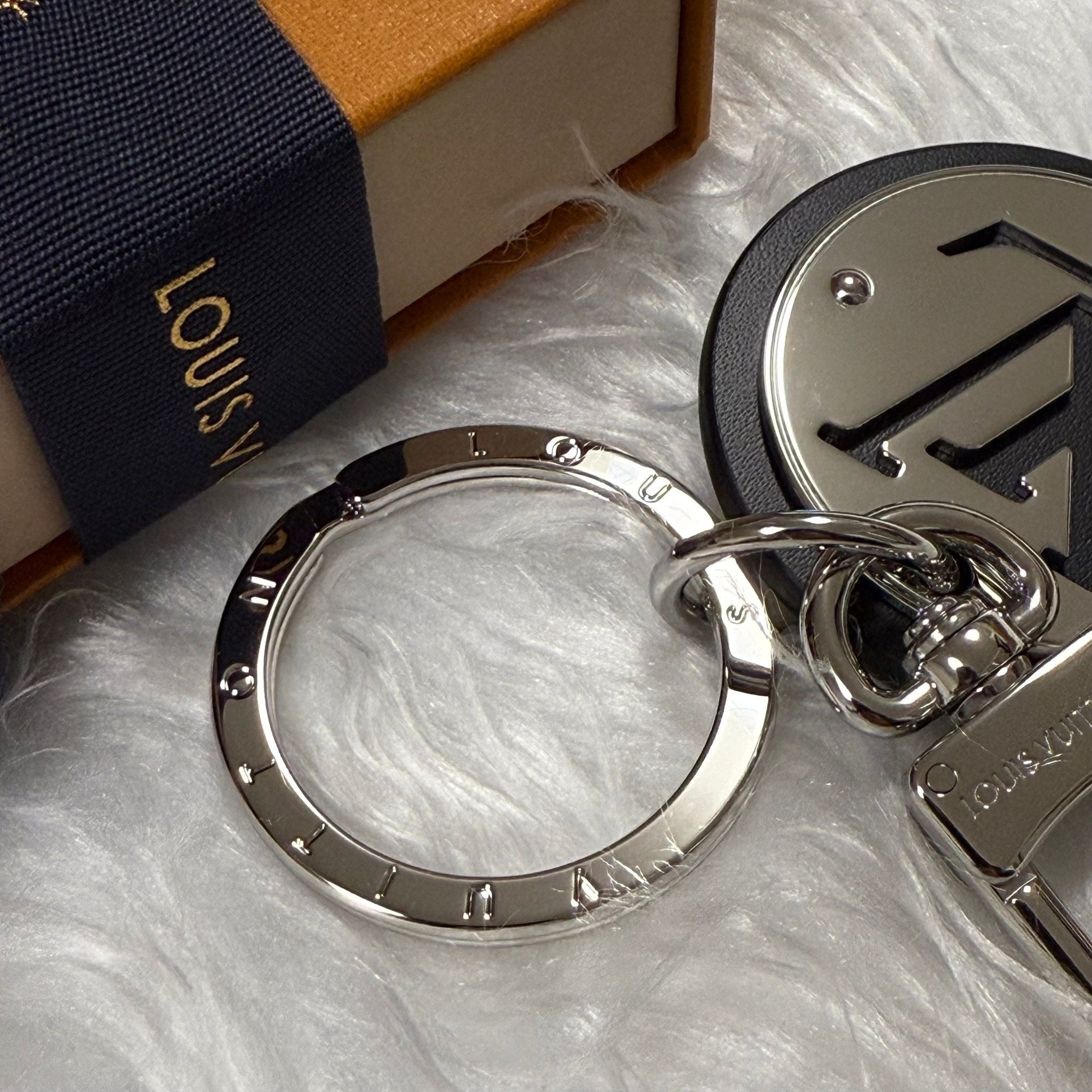 関税なし】LOUIS VUITTON キーホルダー・LV サークル (Louis Vuitton