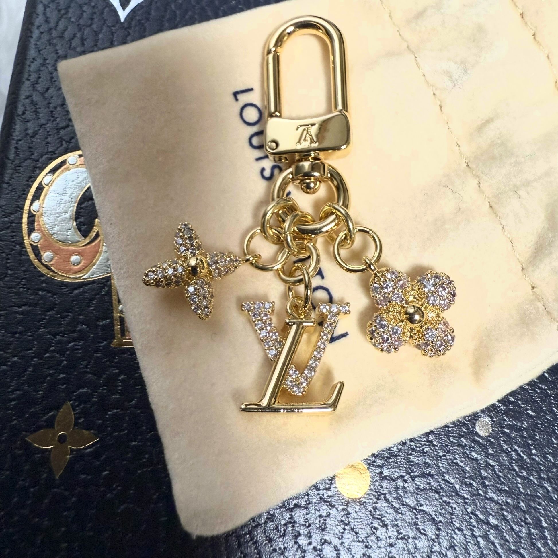 LouisVuitton】マイクロ チャーム・LV アイコニック (Louis Vuitton