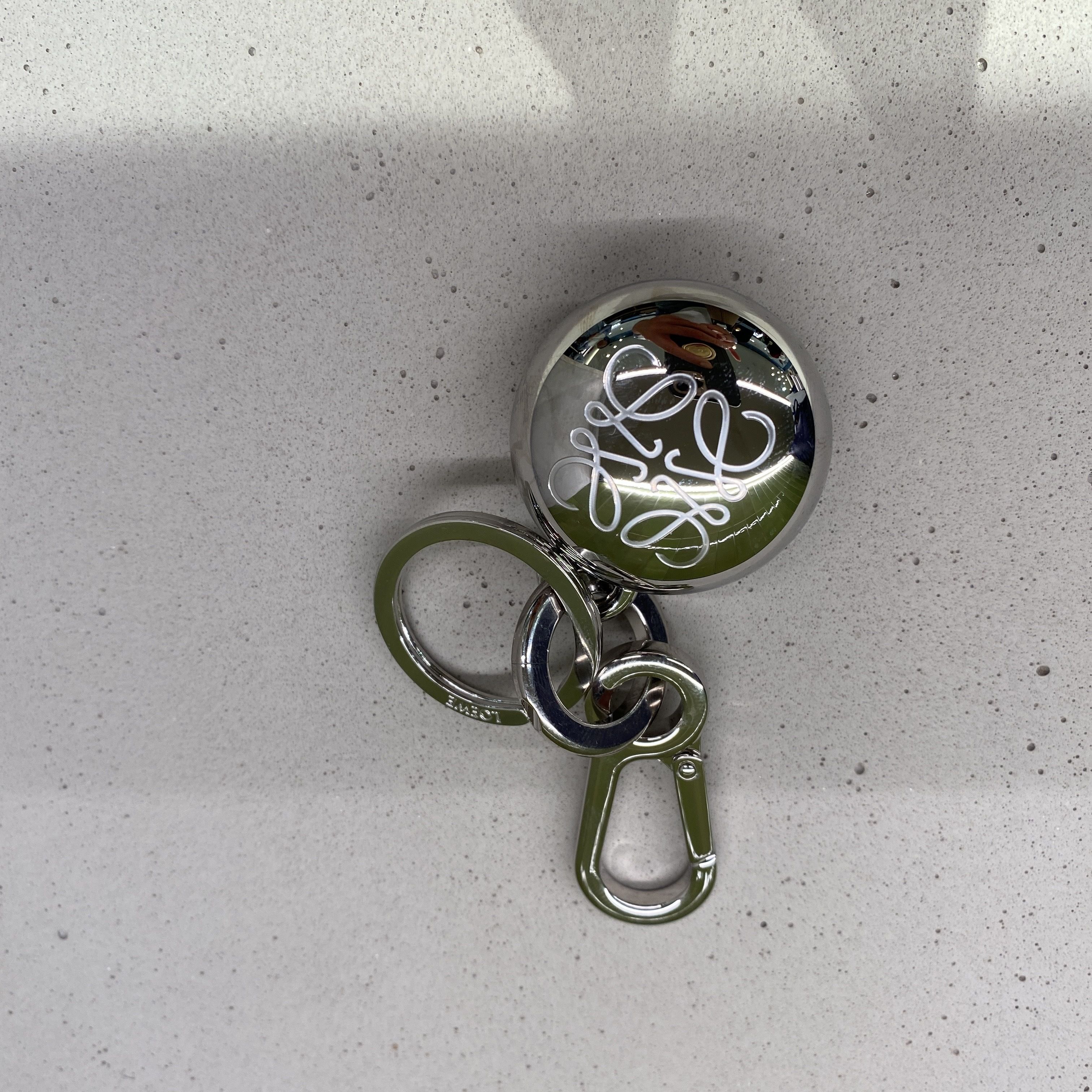 LOEWE☆ペブル キーリング（真鍮）シルバー (LOEWE/キーホルダー