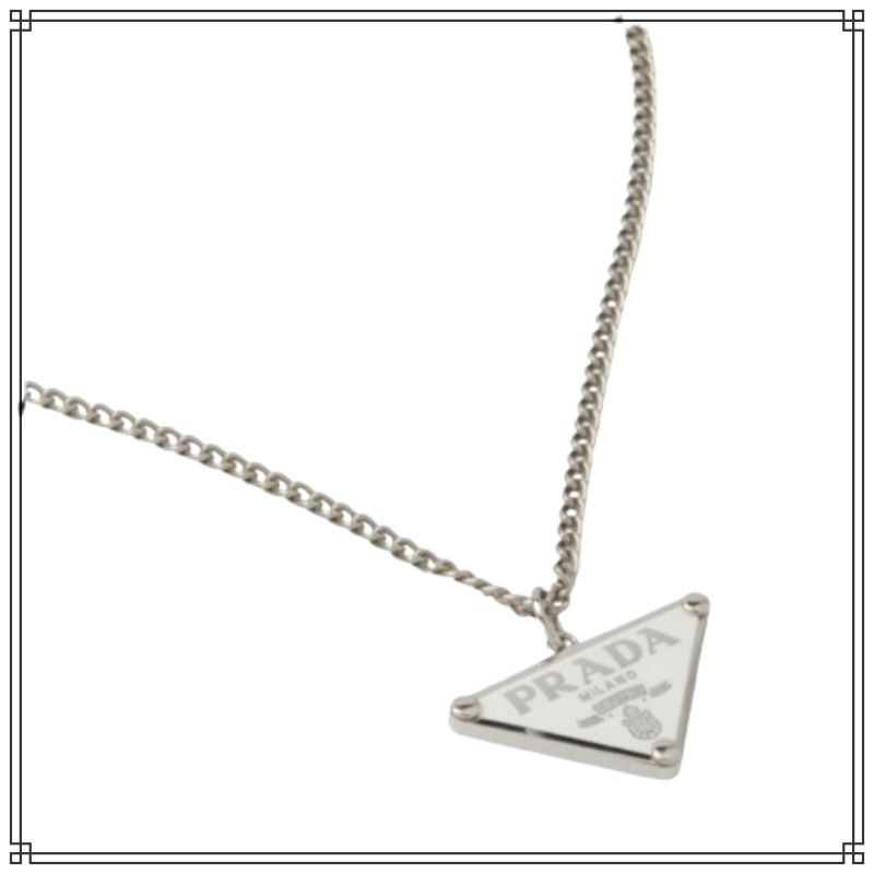 直営店*PRADA*プラダシンボルネックレス*アイコンロゴ可愛い白 (PRADA