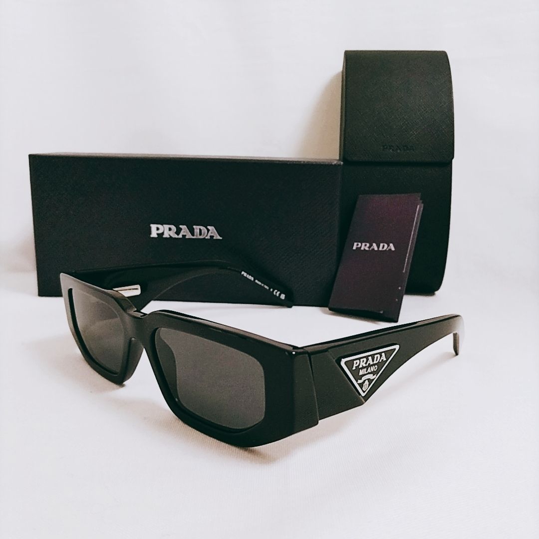 送料関税込◇PRADA トライアングルロゴ入り サングラス PR09ZS (PRADA