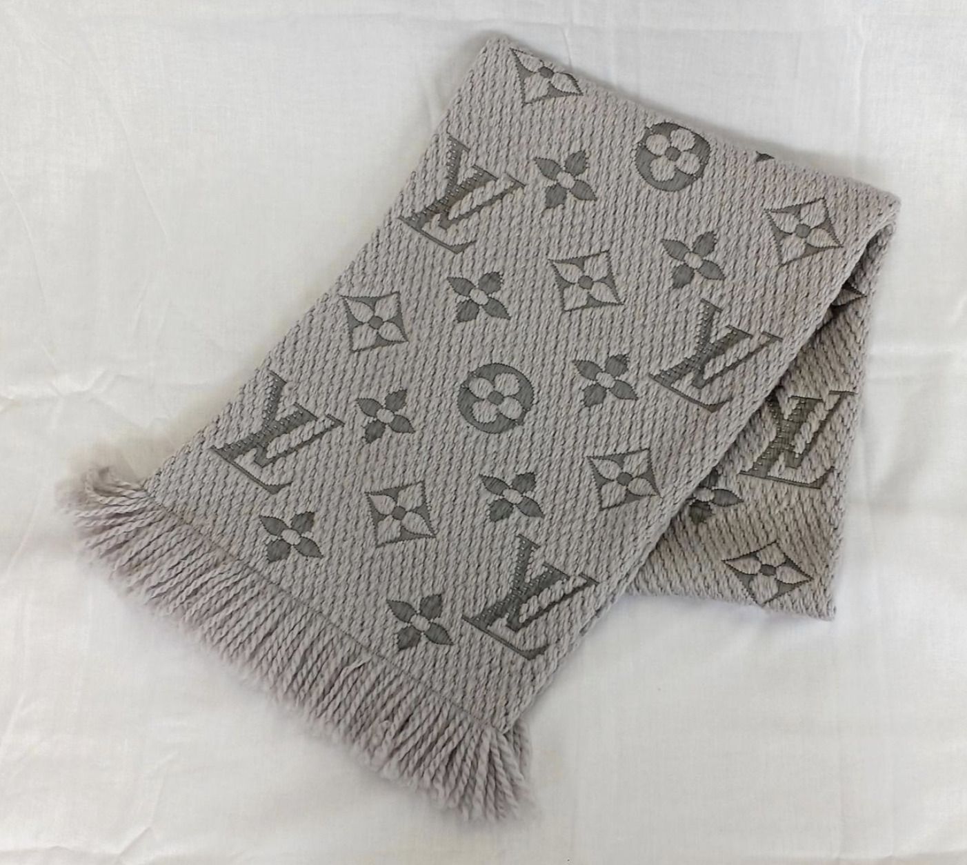 大人気♪ Louis Vuitton ヴィトン ロゴ入りマフラー (Louis Vuitton