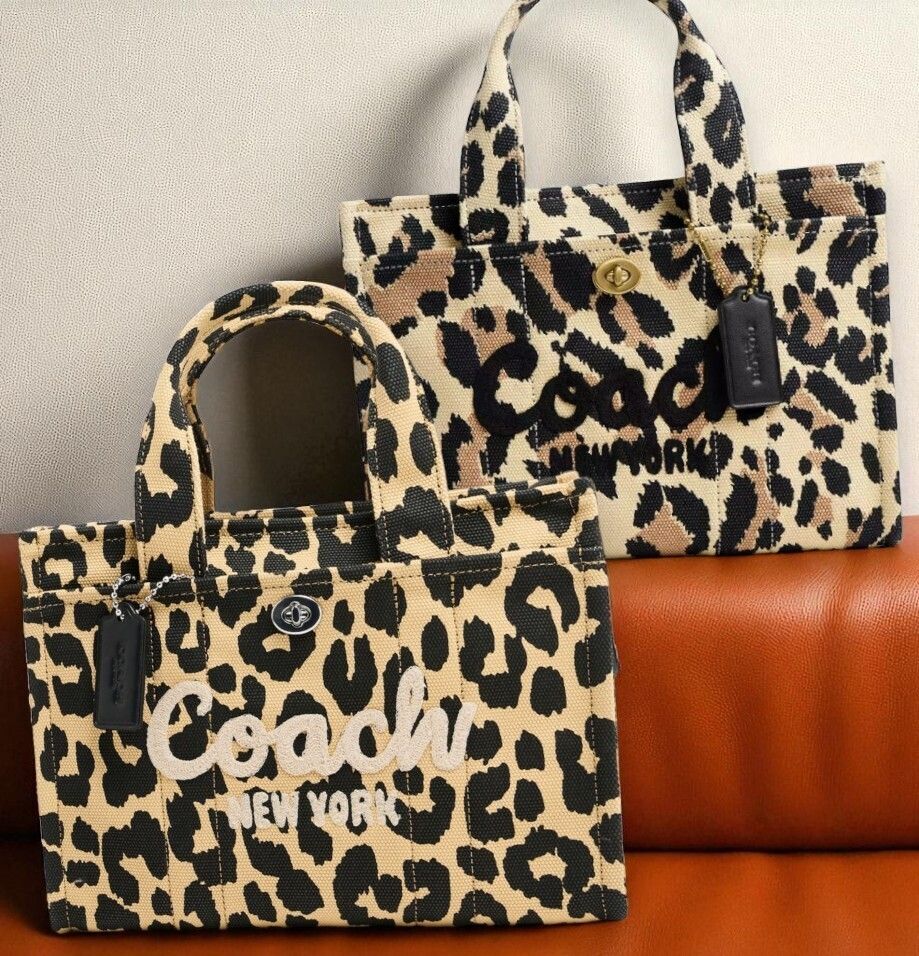 ロゴ刺繍がお洒落♪【Coach】ヒョウ柄 カーゴトートバッグ26 (Coach