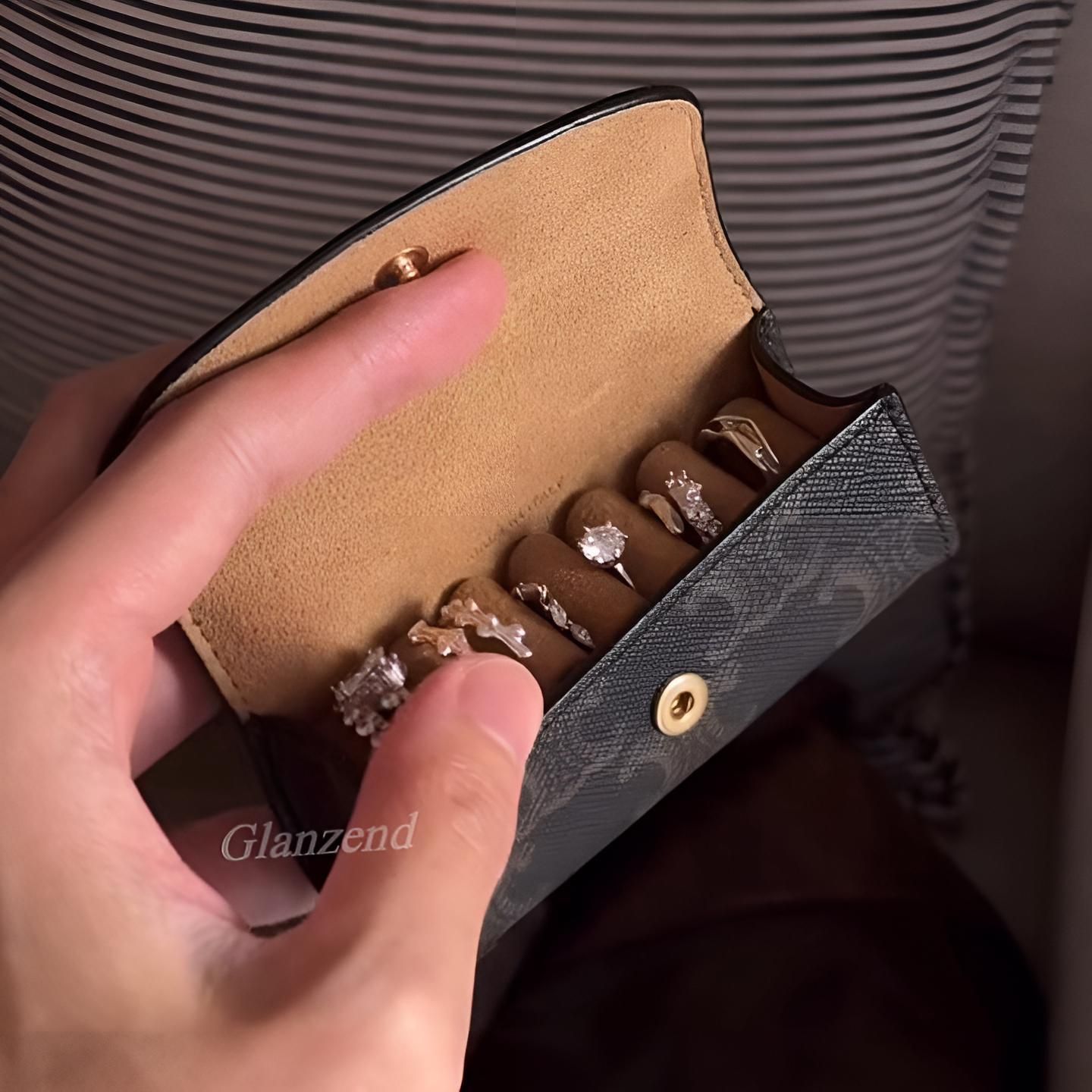 ギフトにも♪【CELINE】トリオンフキャンバス リングケース (CELINE