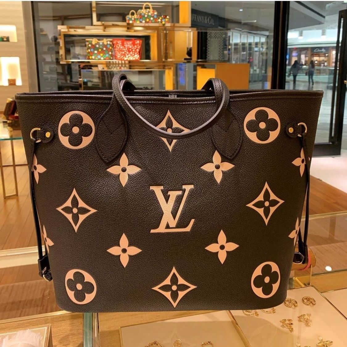 直営店SALE価格！】Louis Vuittonバイカラー ネヴァーフル MM (Louis