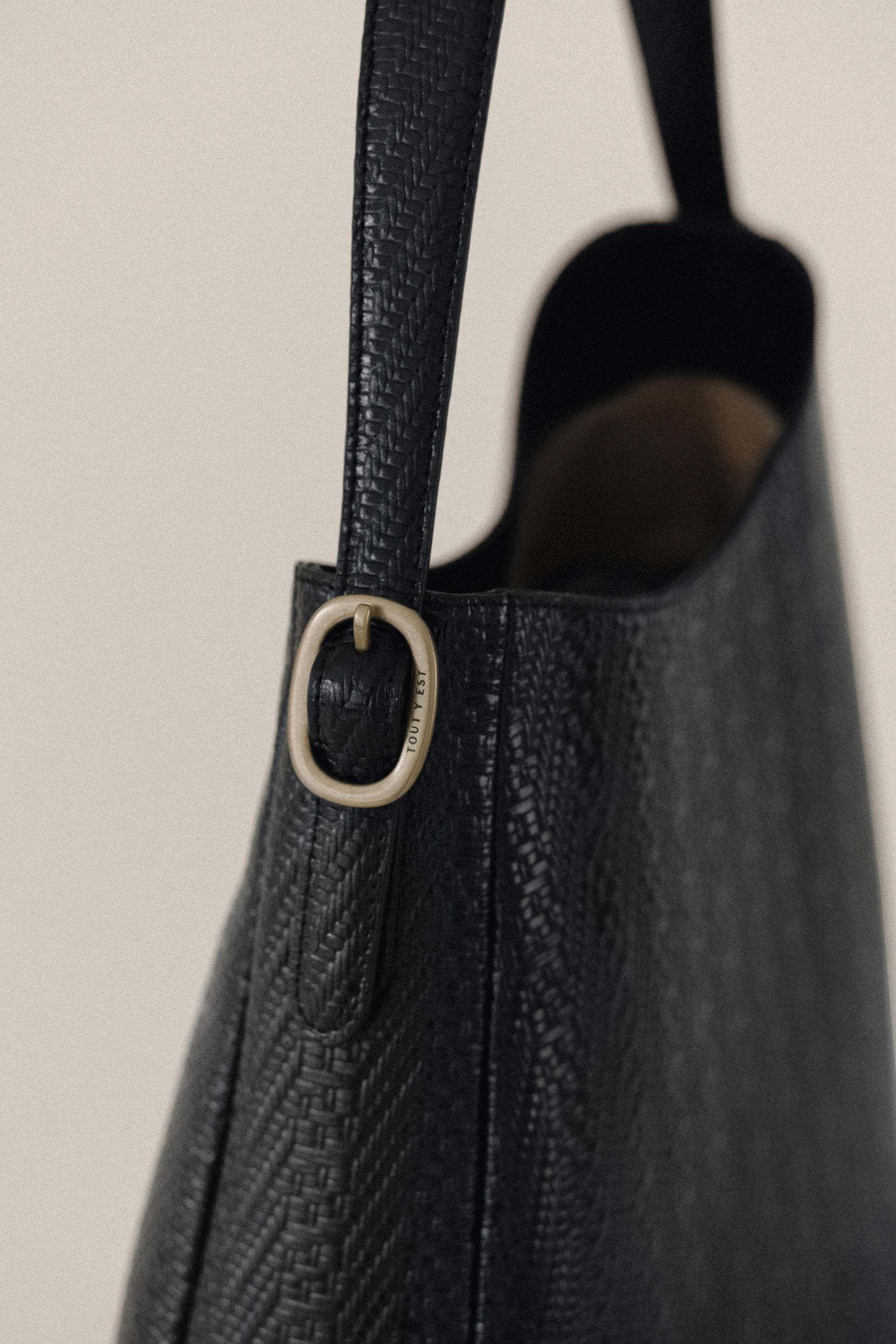 TOUT Y EST】トゥティエ SAC CANOT BAG ☆韓国人気☆ 追跡付 (TOUT Y