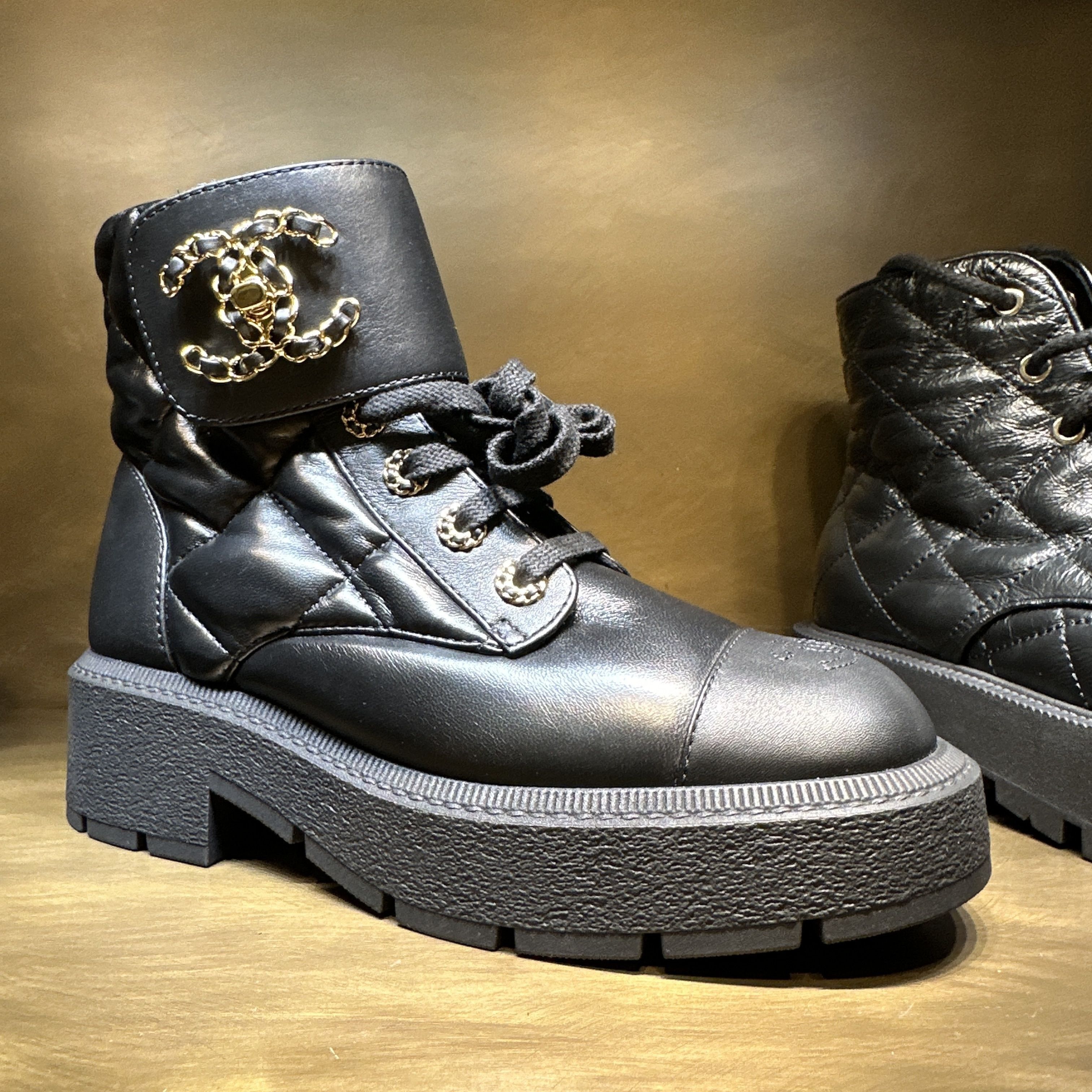 シャネル 大人気 ブーツ 大人気！CHANEL 2025⁄26年秋冬 コレクション