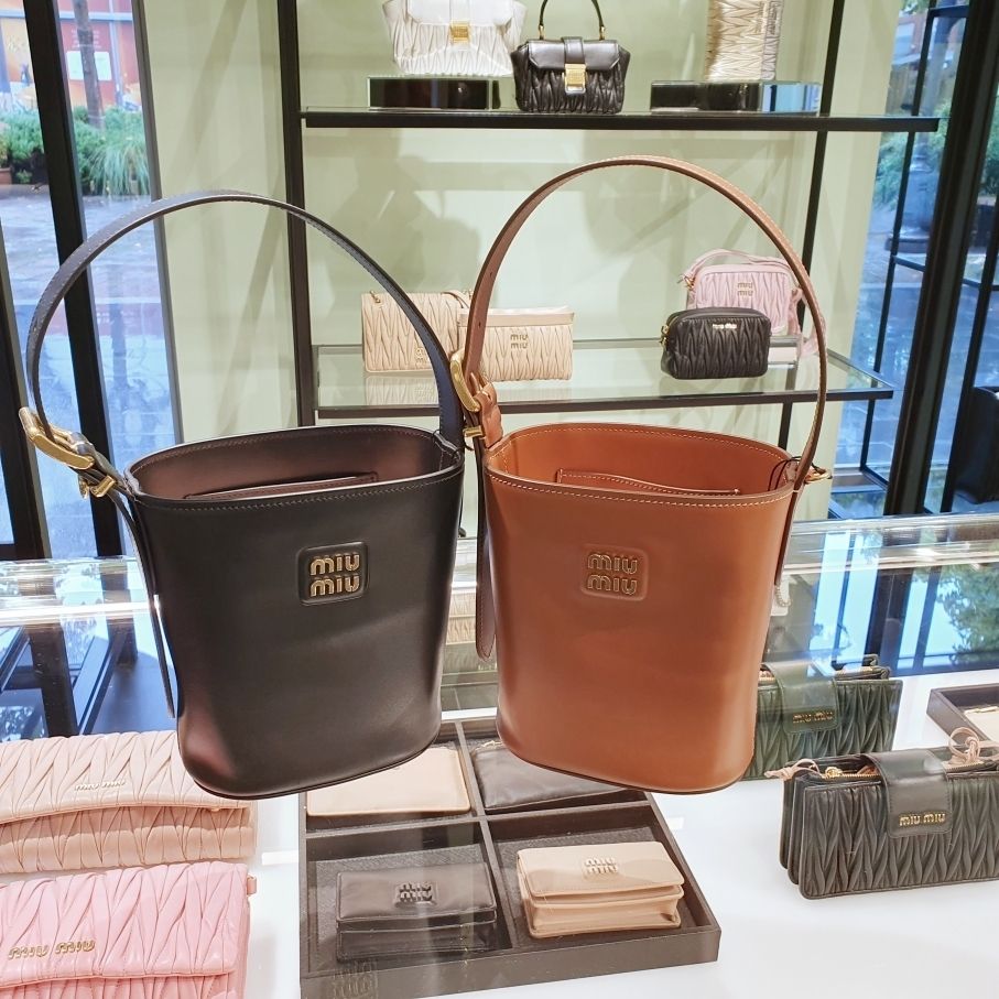 セール】ミュウミュウかわいいバケツバッグ☆5BE094 2AIX (MiuMiu