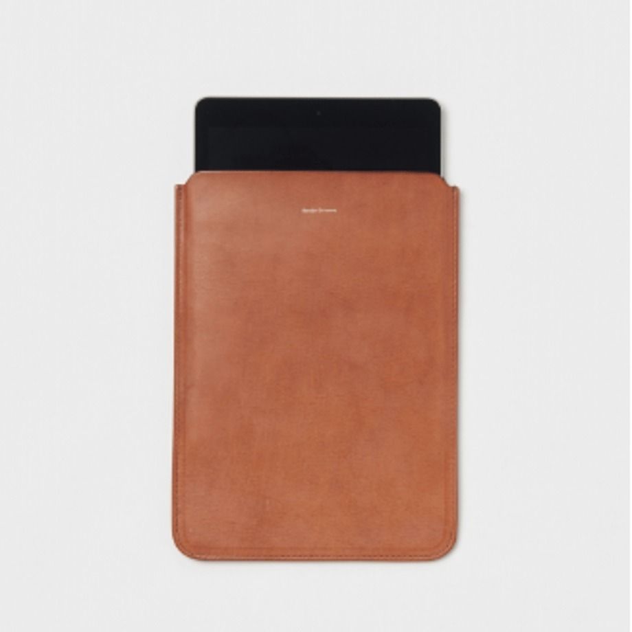 すぐにお届け♪ エンダースキーマ 9.7インチ iPad専用本革ケース