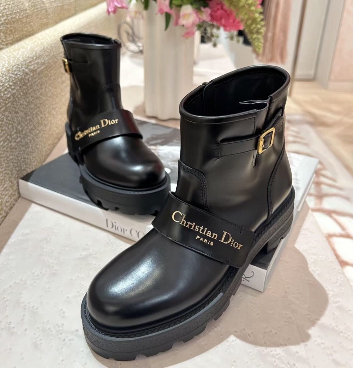 どんなコーデにも映える♡】DIOR D-Quest ショートブーツ (Dior