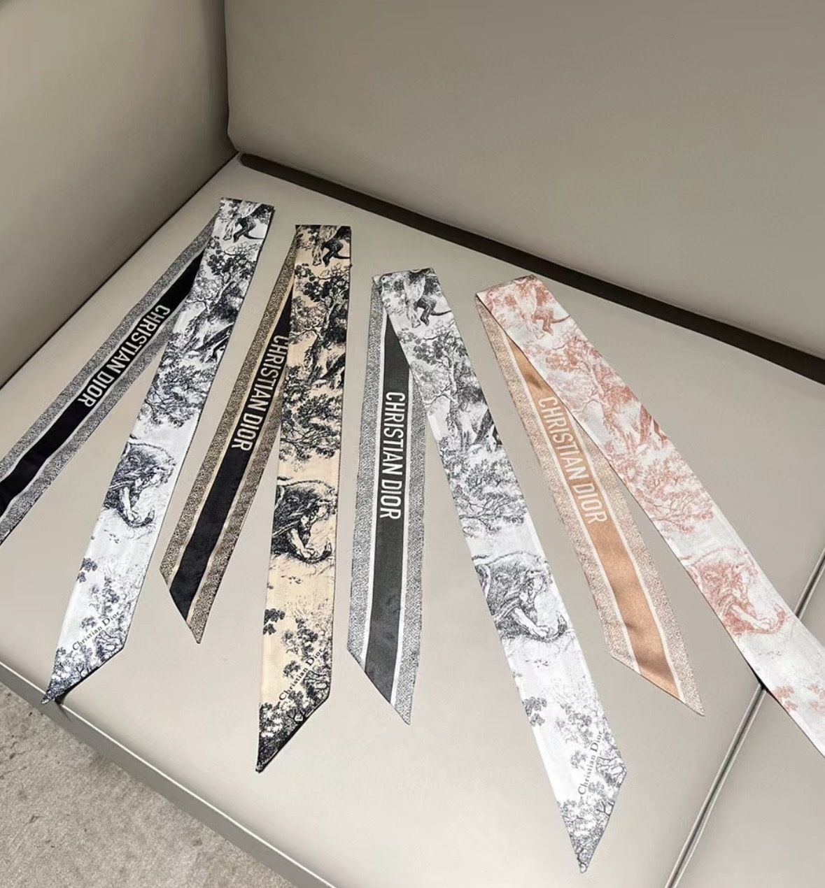 モダンで上品な色合い☆】DIOR ミッツァ スカーフ (Dior/スカーフ