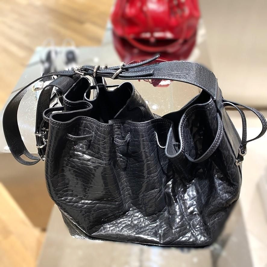 GIVENCHY☆クラックドパテントレザーパンプキンバッグ☆税込 (GIVENCHY