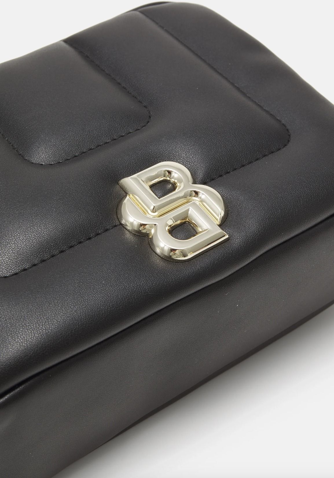 真美子夫人着用【HUGO BOSS】 キルティング チェーンショルダー (Hugo