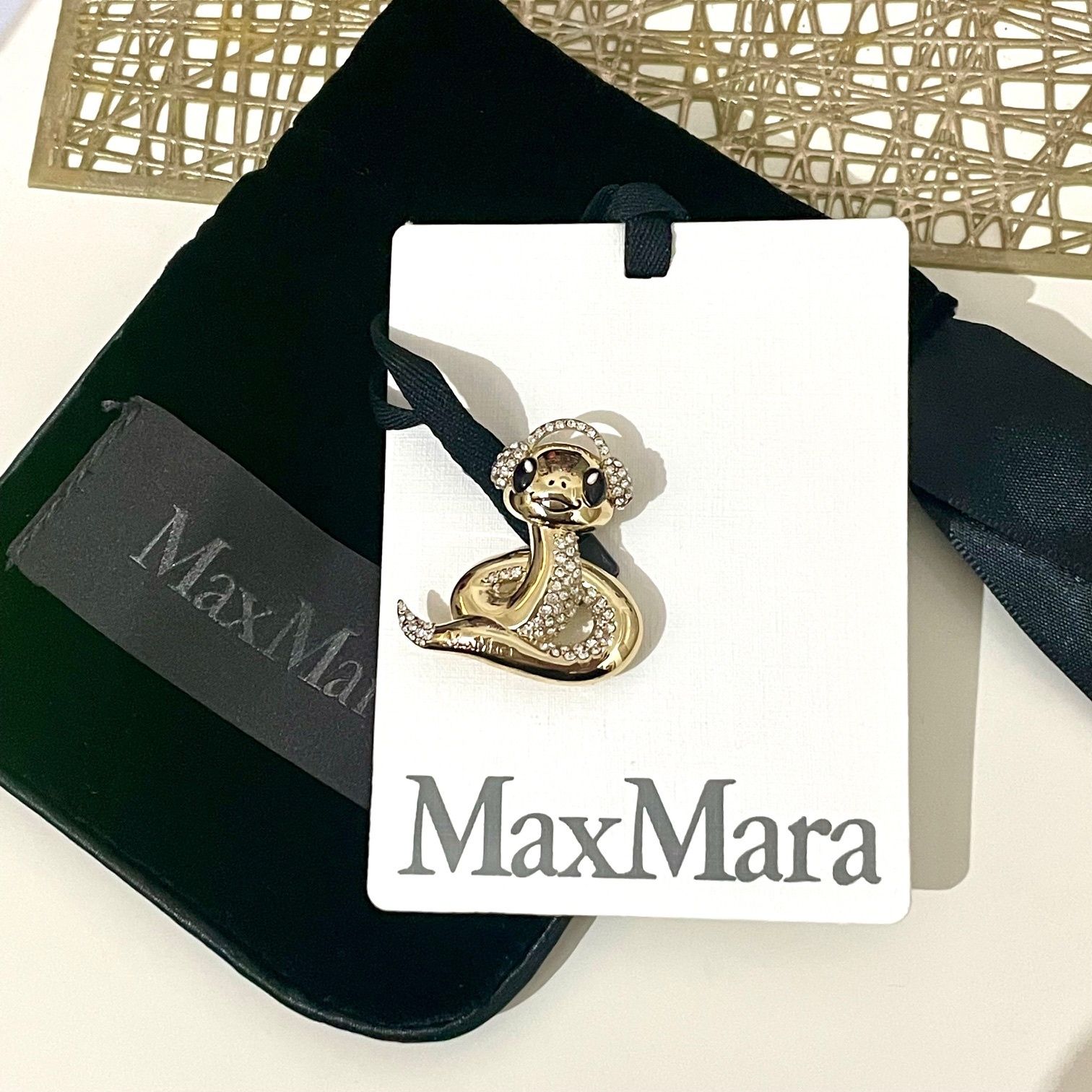 新品2025年マックスマーラCNYピン] クリスタル ブローチ