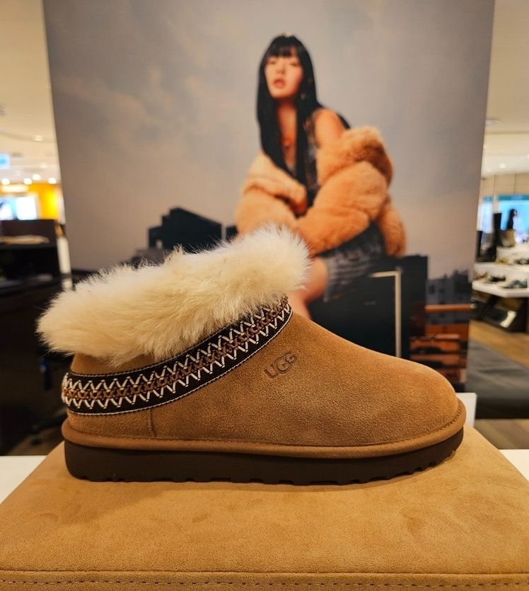 UGG(アグ)☆レディース Classic Mini Crescent クラシックブーツ (UGG