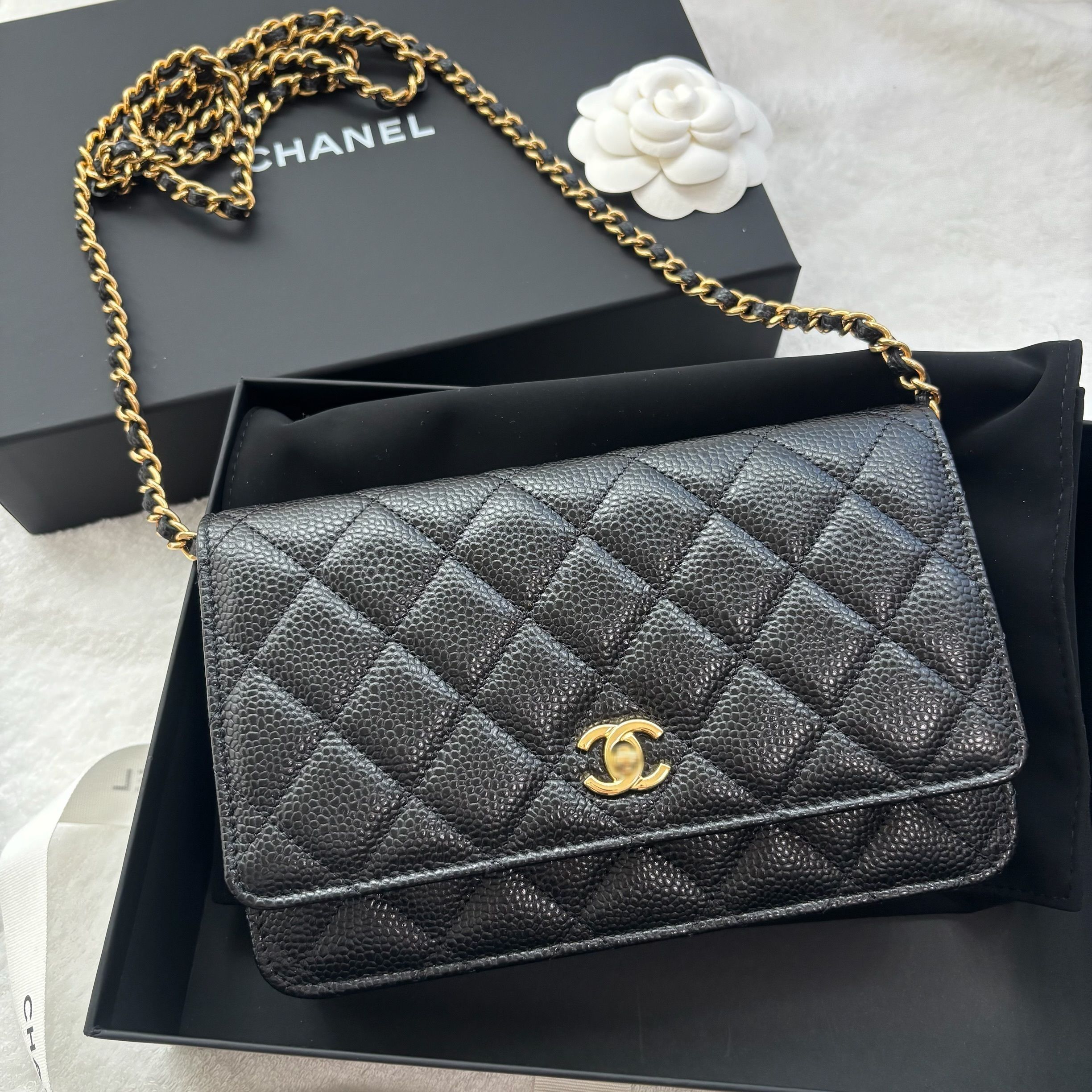 New定番【CHANEL】クラシック チェーンウォレット ターンロック