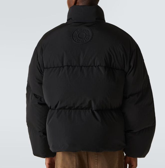 今年の冬の必需品♪【Acne Studios】 ロゴ入りダウンジャケット (Acne