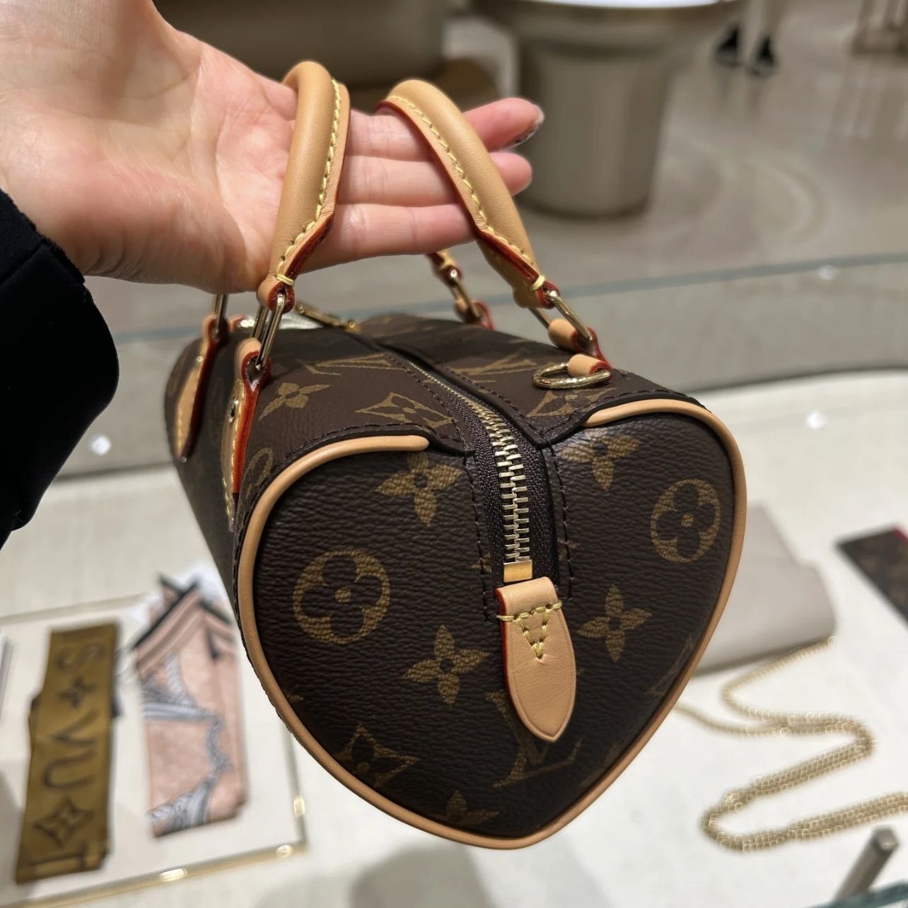 持つだけで注目の的！】ルイヴィトン ショルダーバッグ 2way (Louis