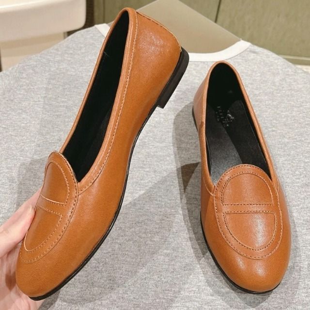 流行に左右されないデザイン》HERMES モカシン 《ジュリア》 (HERMES