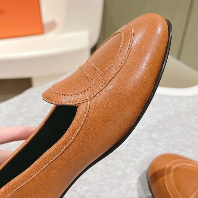 流行に左右されないデザイン》HERMES モカシン 《ジュリア》 (HERMES