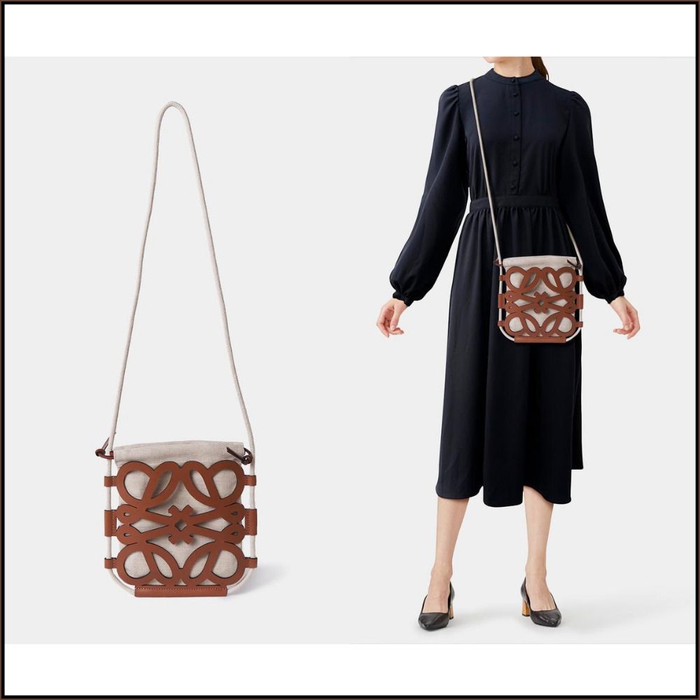 25新作 ロエベ アナグラム カットアウト クロスボディ バッグ (LOEWE