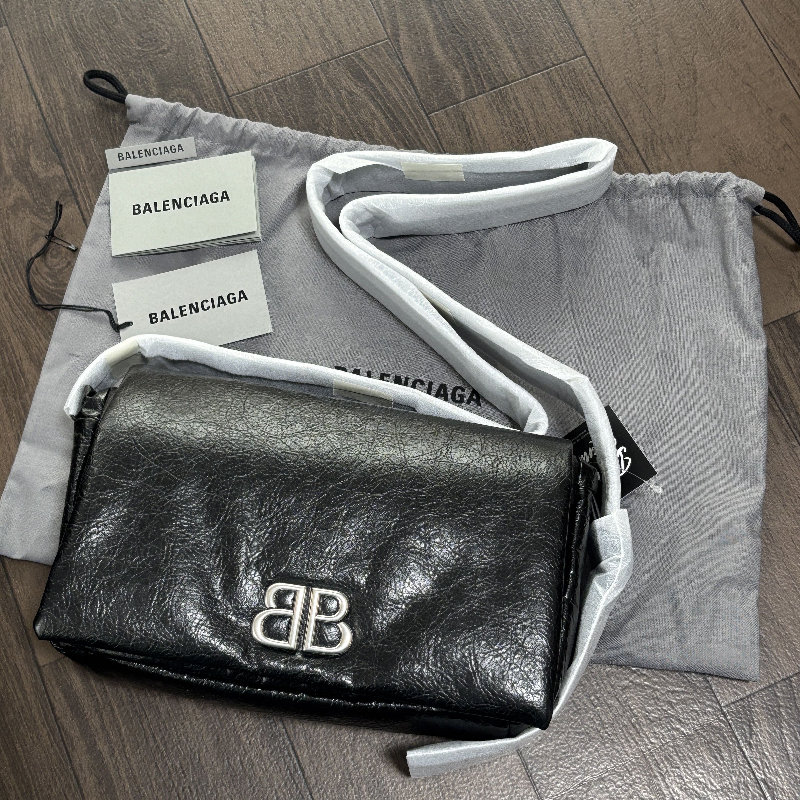VIP価格☆BALENCIAGA☆Monaco フラップメッセンジャーバッグ