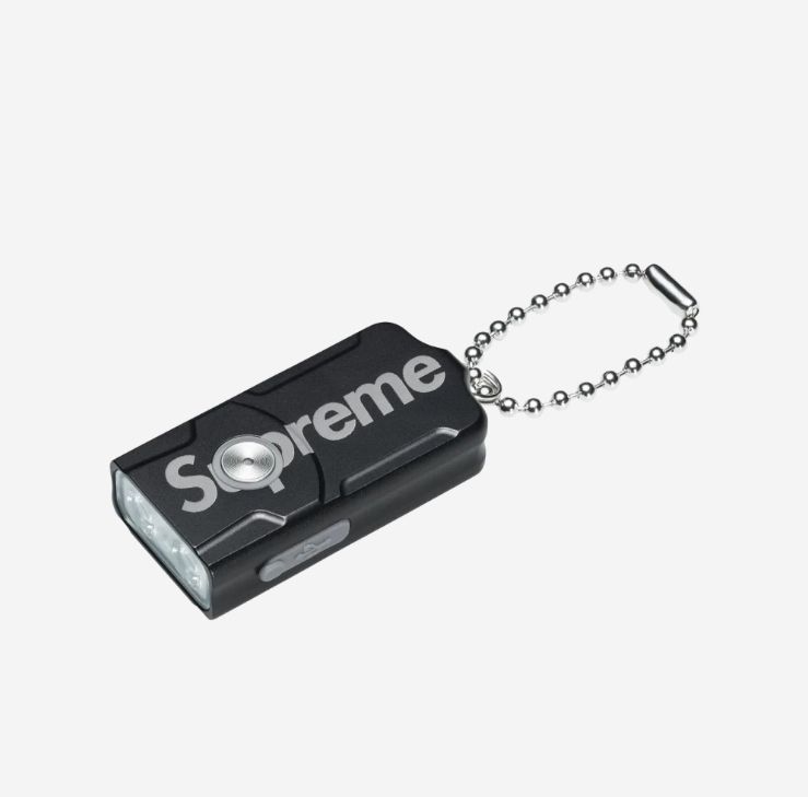 SUPREME】X FENIX E03R FLASHLIGHT KEYCHAIN RED - 24FW (Supreme/キー