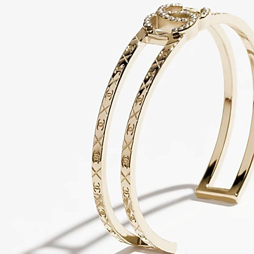 ココクラッシュ風で細見え☆ CHANEL CCマーク バングル ゴールド