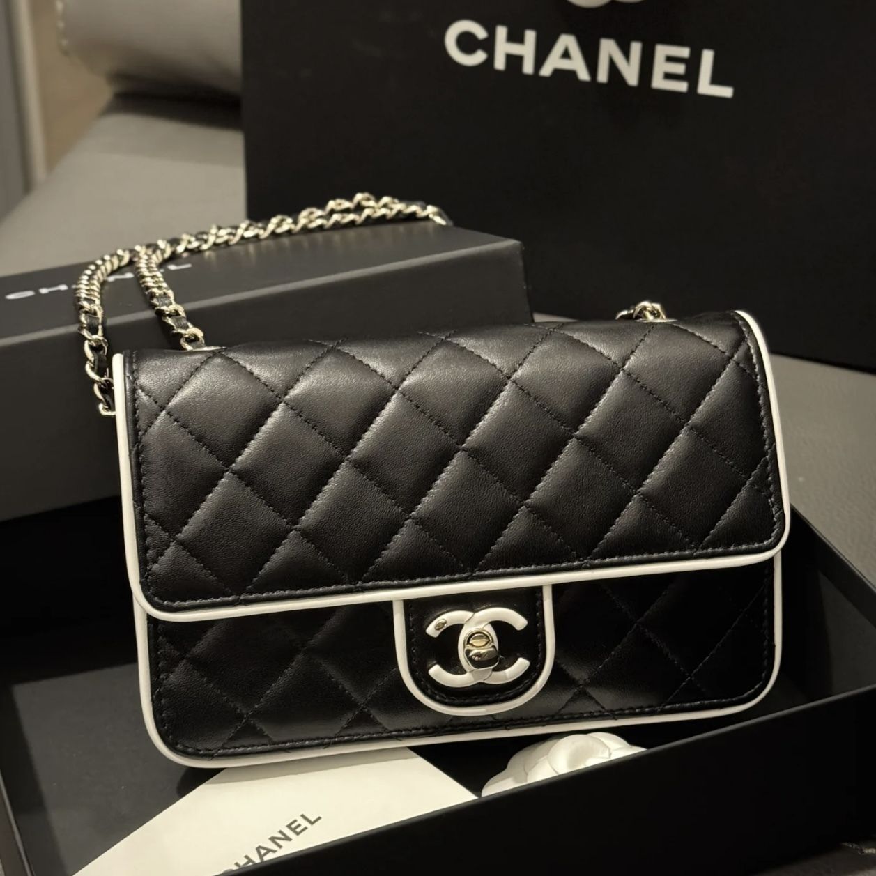 CHANEL】チェーンウォレット バイカラー クラッチ WOC 25P (CHANEL