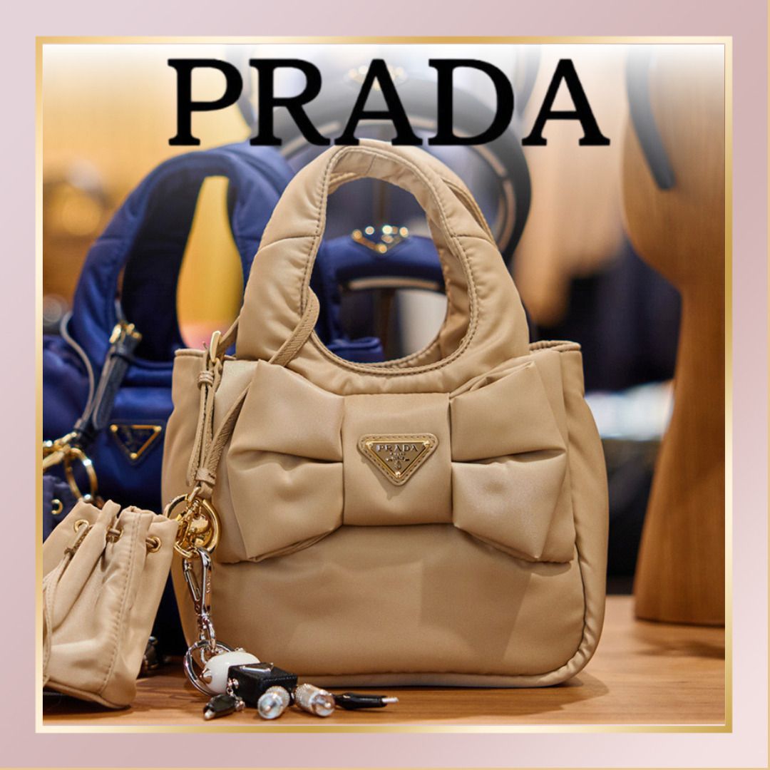 国内発【PRADA】リボン付 パデッドRe-Nylon ミニバッグ (PRADA