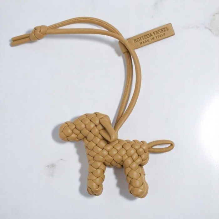 BOTTEGA VENETA] ドッグチャーム レザー キーホルダー 犬 革 (BOTTEGA