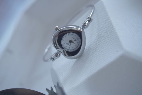 大人気【eee.space】2 HEART WATCH ○送料・関税込○ (アナログ腕時計