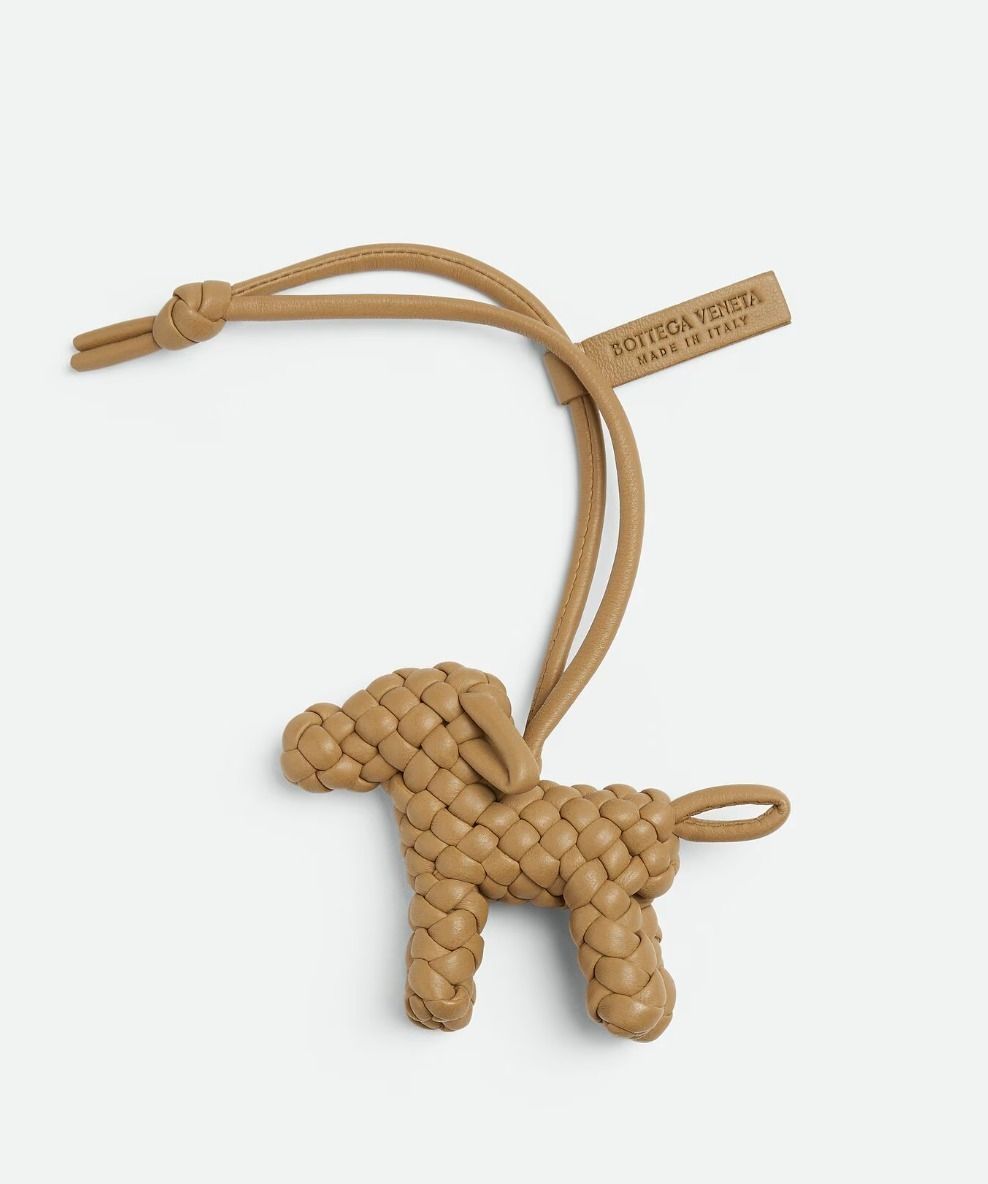 すぐ届く【ボッテガ VENETA】ドッグ チャーム イントレチャート