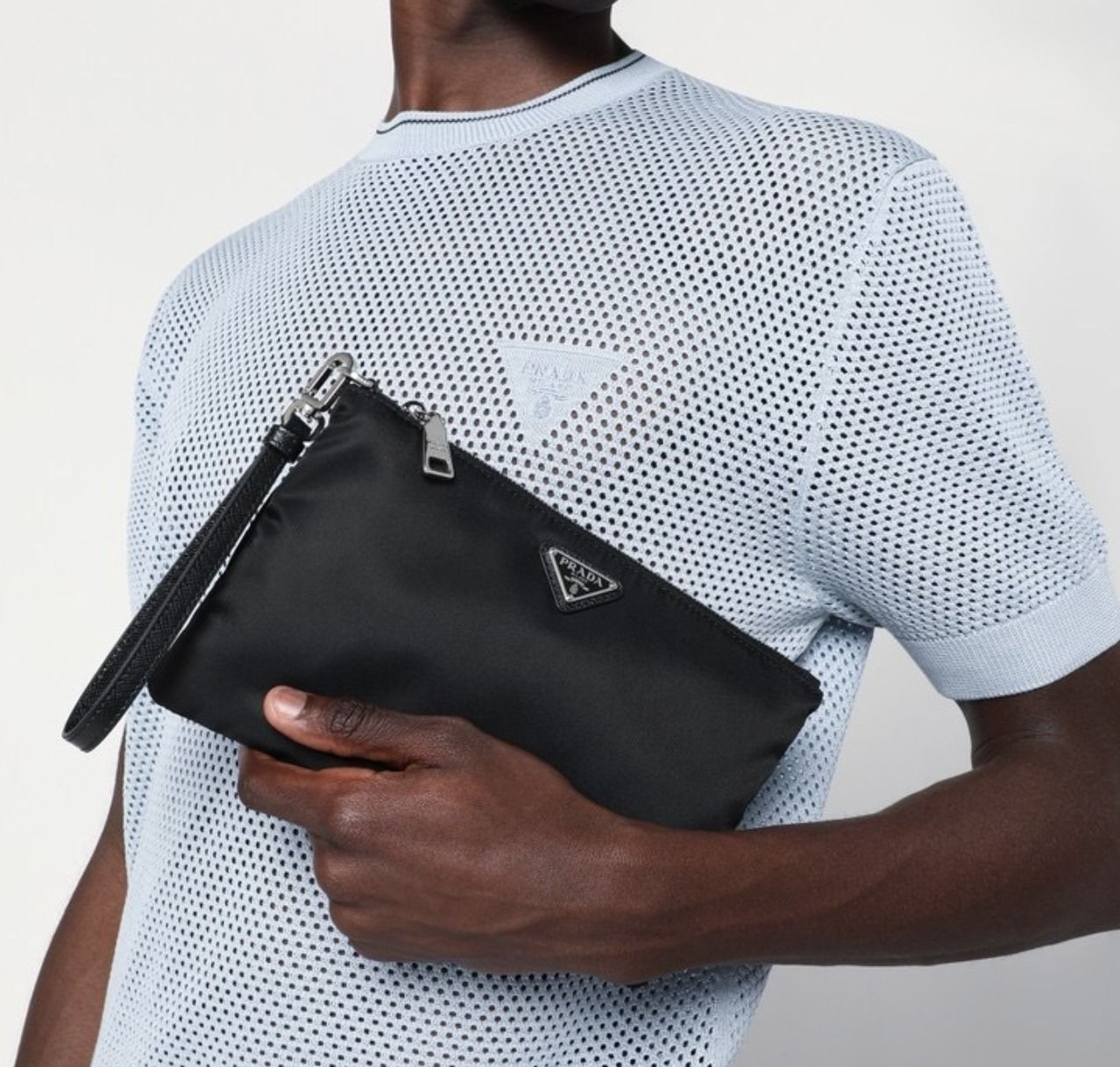 送料関税込】PRADA ナイロンセカンドバッグ ロゴプレート (PRADA