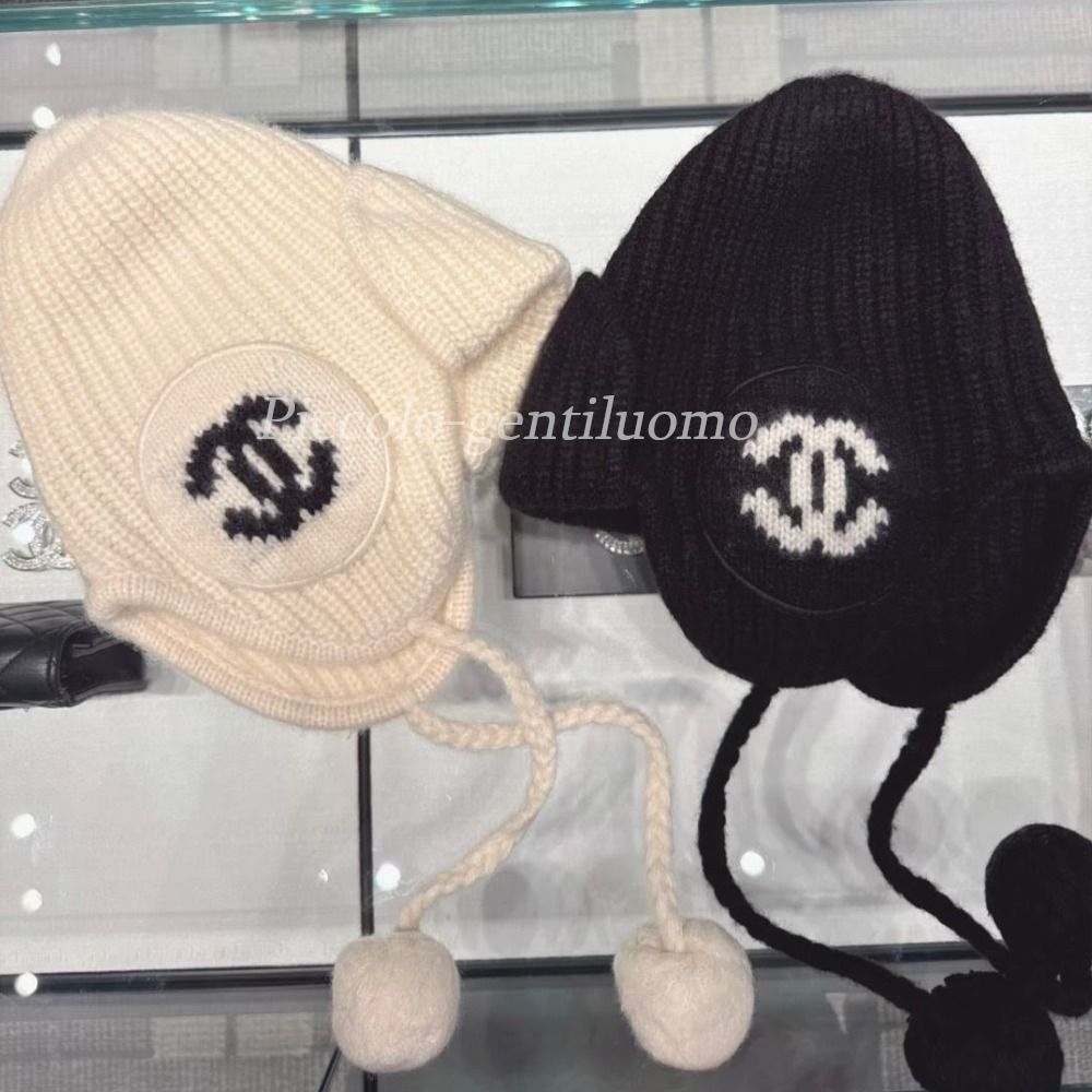 可愛いボンボンが目を惹く♪】シャネル ニット帽 (CHANEL/ニット