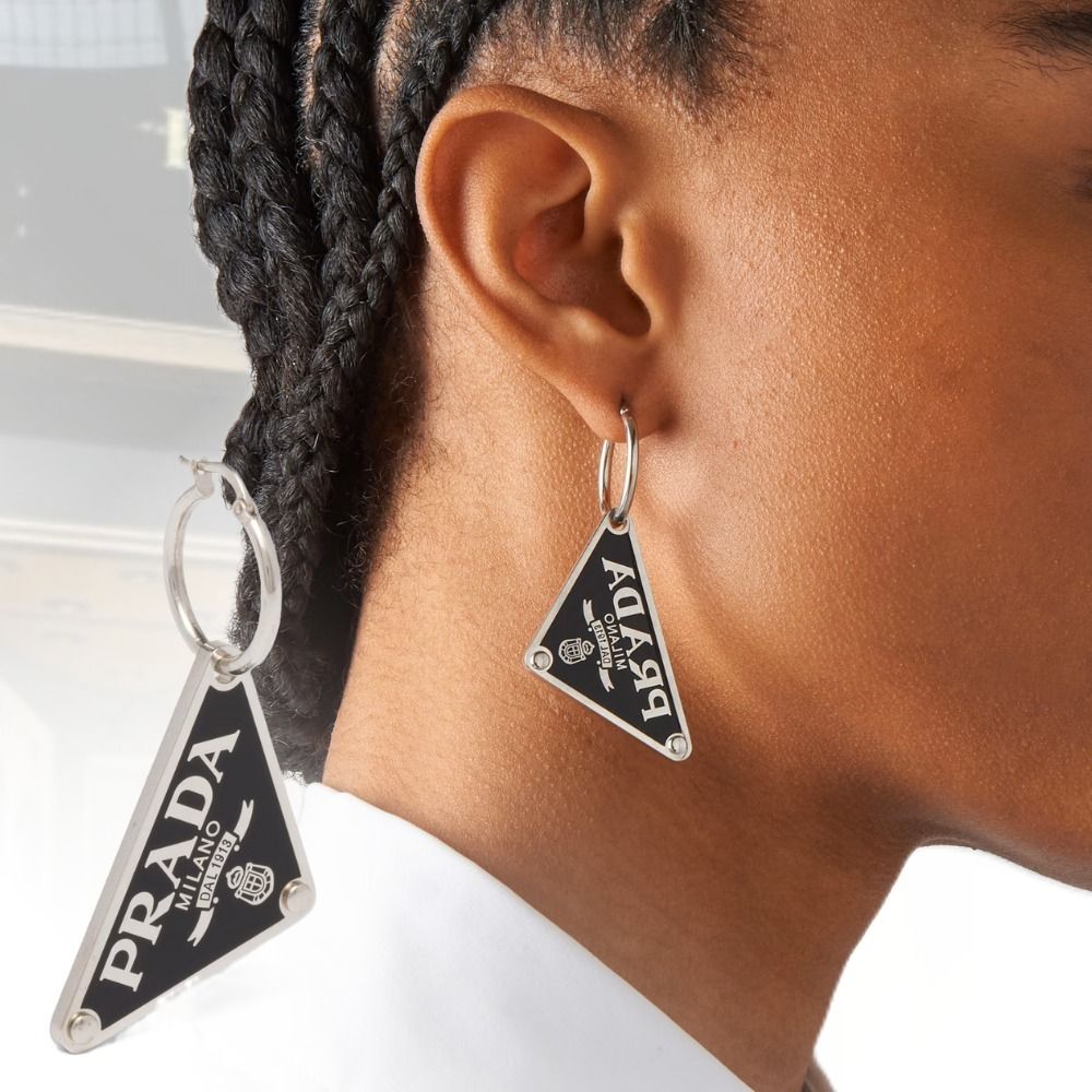 個性演出の】PRADA シンボル 左耳用ペンダントシングルピアス (PRADA