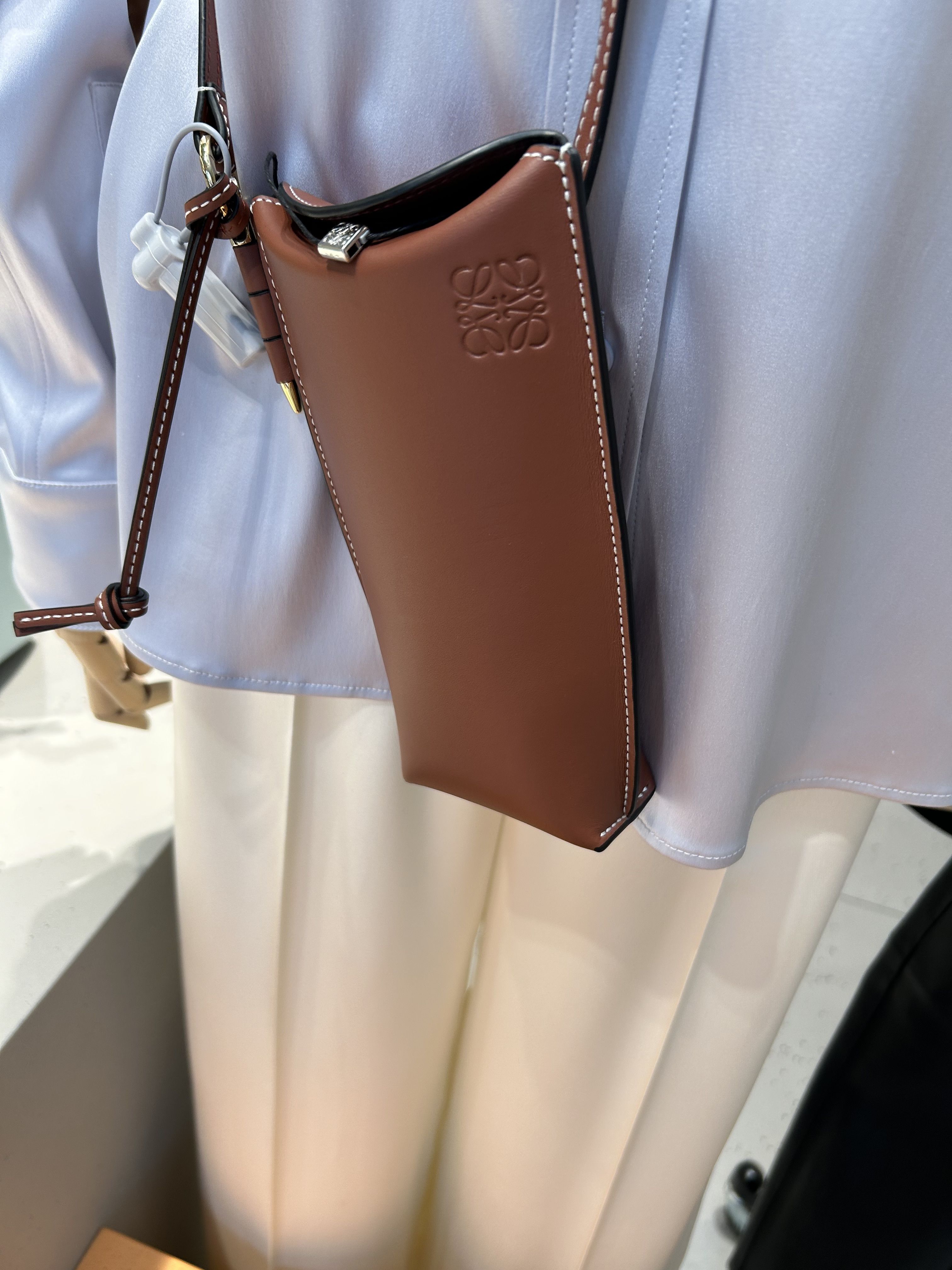 LOEWE ♪ スマホショルダー/ ミニショルダー♪ ゲートポケット (LOEWE