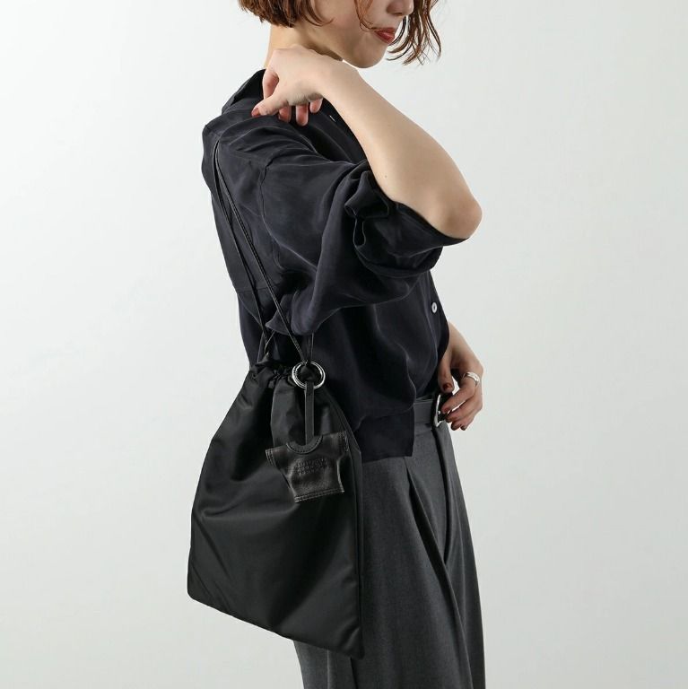 人気！【MM6 Maison Margiela】ブラック T-shirt キーホルダー (MM6