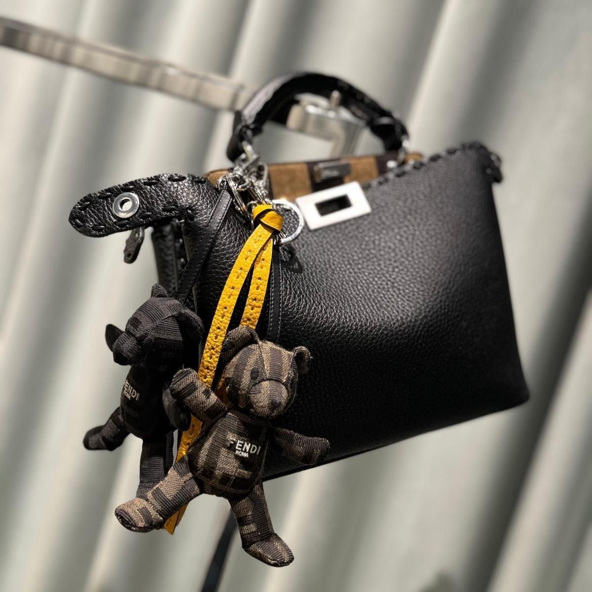 FENDI 手縫い ステッチ 入り 2WAY ブラック ピーカブー バッグ (FENDI