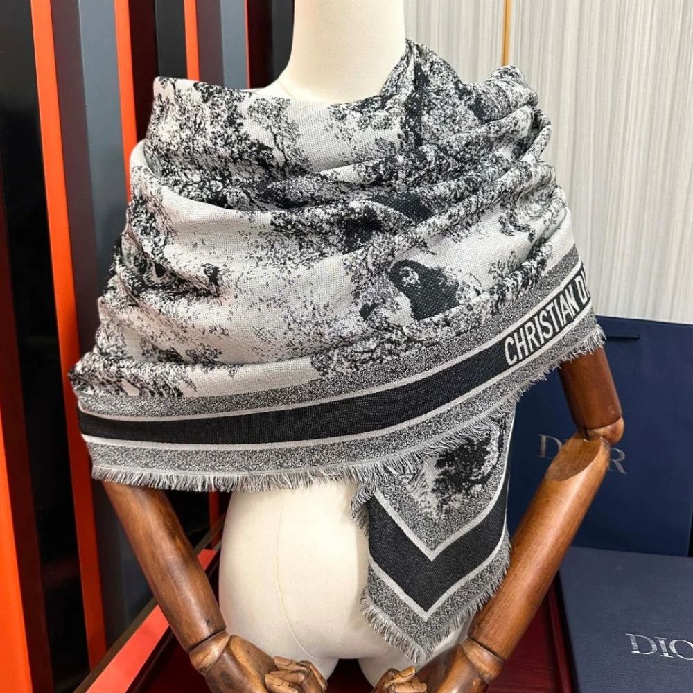 ひとつ上の私へ♡】 ディオール ロゴ入り 大判 ストール (Dior