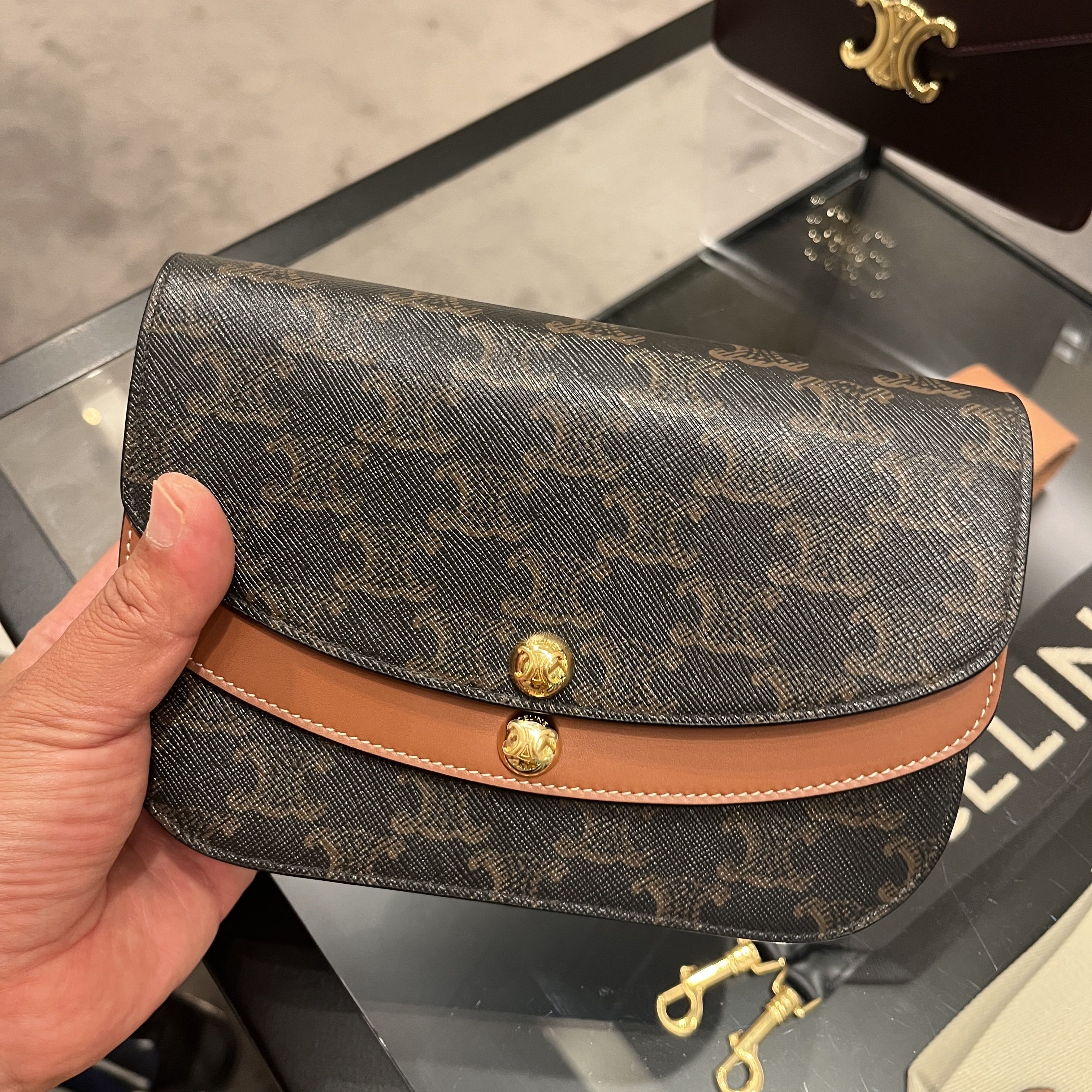 新作 ☆CELINE☆ セリーヌ DUO WALLET ON STRAP (CELINE/ショルダー