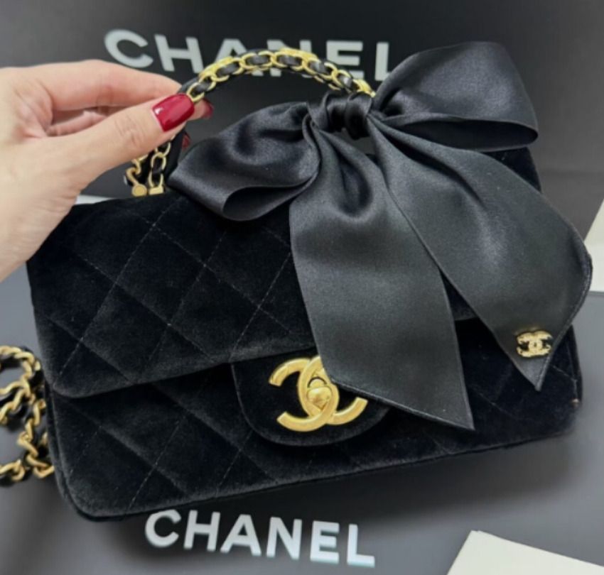 目を惹く可愛さリボン付き25K】CHANEL ショルダーバッグ (CHANEL